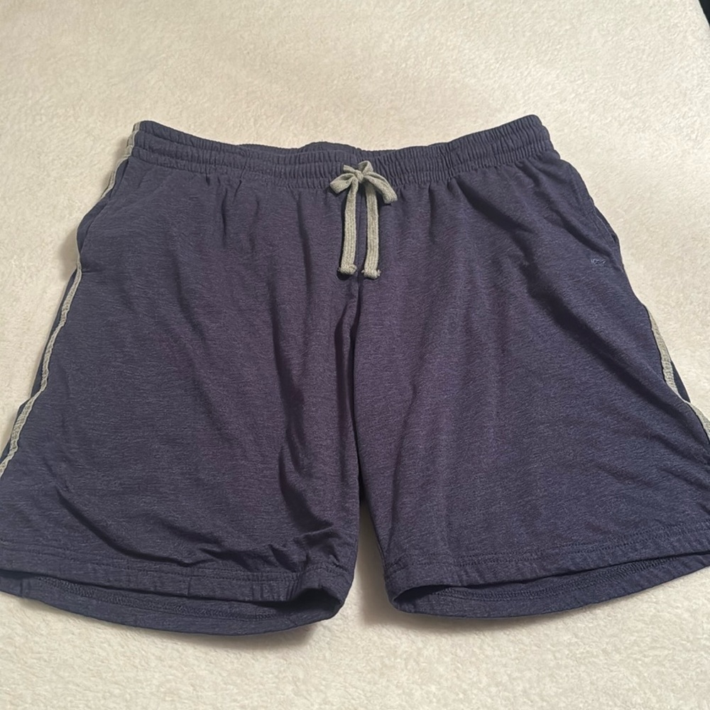 Men’s Colosseum casual shorts, size XXL